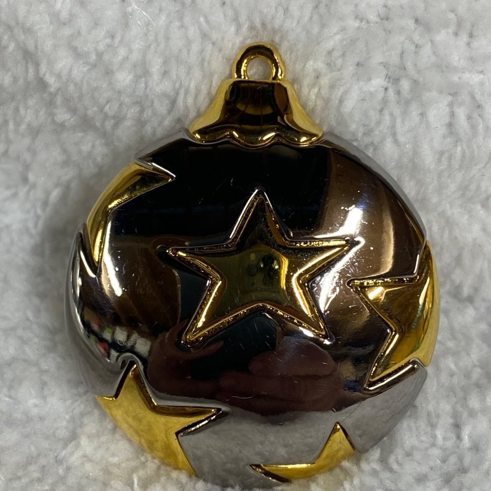 Liz Claiborne Ornament Christmas Pin Brooch Vintage Gold Silver Color - Picture 1 of 9